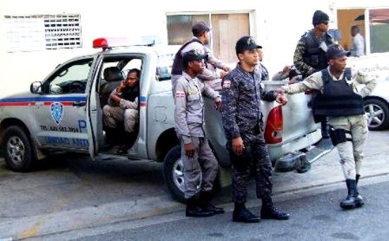 Patrulla de la policía en Moca